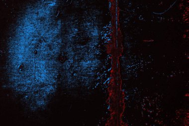 Koyu renkli ses, arka planda çatlaklar olan grunge duvar dokusu