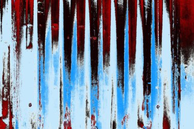 Oluklu metal levha çit görevi görüyor, dikey çizgilere yatay görünüm