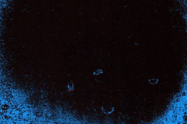 Koyu renkli ses, arka planda çatlaklar olan grunge duvar dokusu