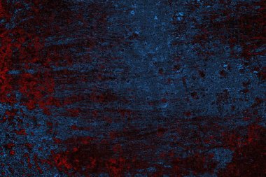 Koyu renkli ses, arka planda çatlaklar olan grunge duvar dokusu