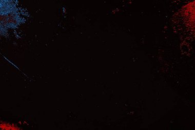 Koyu renkli ses, arka planda çatlaklar olan grunge duvar dokusu