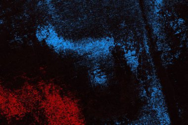 Koyu renkli ses, arka planda çatlaklar olan grunge duvar dokusu