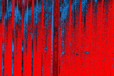 Oluklu metal levha çit görevi görüyor, dikey çizgilere yatay görünüm