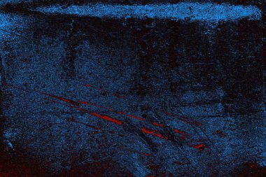 Koyu renkli ses, çatlak ve arkaplanı su sıçratan grunge duvar dokusu