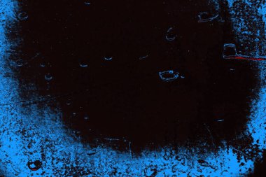 Koyu renkli ses, arka planda çatlaklar olan grunge duvar dokusu