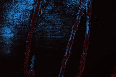 Kırık tarih arkaplanı olan kırmızı, mavi ve siyah grunge duvar