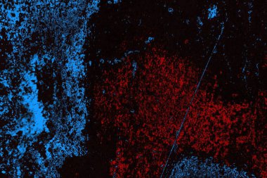 Koyu renkli ses, arka planda çatlaklar olan grunge duvar dokusu