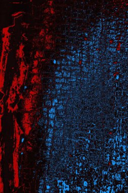 Koyu renkli ses, çatlak ve arkaplanı su sıçratan grunge duvar dokusu