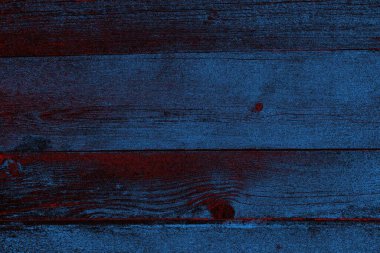 Kırık tarih arkaplanı olan kırmızı, mavi ve siyah grunge duvar