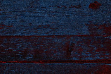 Kırık tarih arkaplanı olan kırmızı, mavi ve siyah grunge duvar