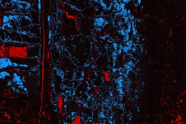 Koyu renkli ses, çatlak ve arkaplanı su sıçratan grunge duvar dokusu