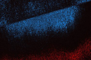 Kırık tarih arkaplanı olan kırmızı, mavi ve siyah grunge duvar