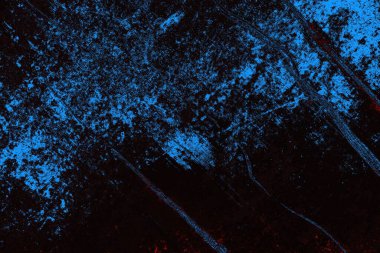 Koyu renkli ses, arka planda çatlaklar olan grunge duvar dokusu