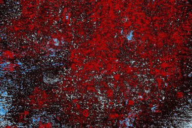 Kırık tarih arkaplanı olan kırmızı, mavi ve siyah grunge duvar