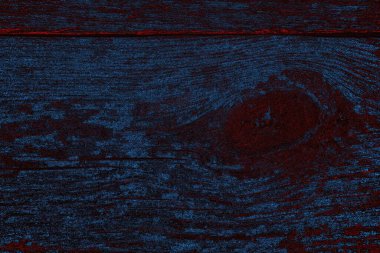 Kırık tarih arkaplanı olan kırmızı, mavi ve siyah grunge duvar