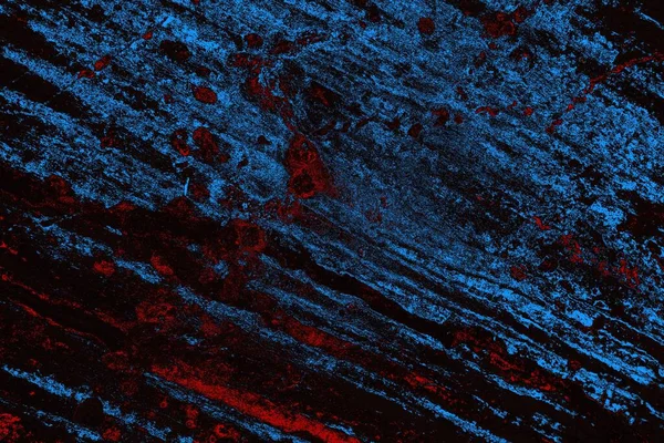 Koyu renkli ses, arka planda çatlaklar olan grunge duvar dokusu