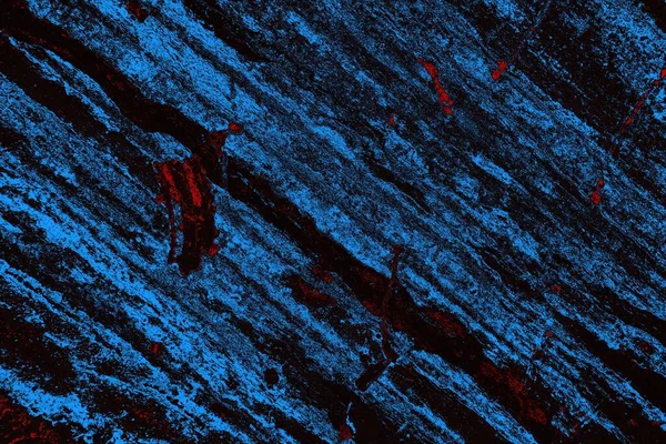 Koyu renkli ses, arka planda çatlaklar olan grunge duvar dokusu