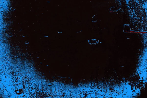 Koyu renkli ses, arka planda çatlaklar olan grunge duvar dokusu