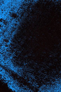 Koyu renkli ses, çatlak ve arkaplanı su sıçratan grunge duvar dokusu