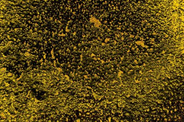 Kırmızı sarı ve siyah renkli kirli duvar, desenli arka plan.