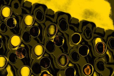 Kırmızı sarı ve siyah renkli kirli duvar, desenli arka plan.