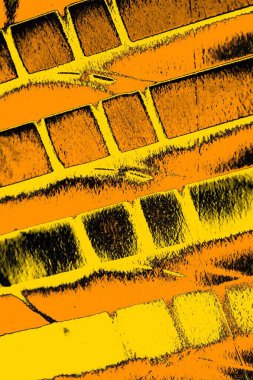 Kırmızı sarı ve siyah renkli kirli duvar, desenli arka plan.