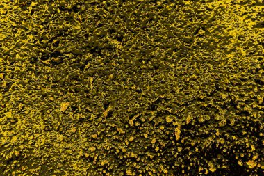 Kırmızı sarı ve siyah renkli kirli duvar, desenli arka plan.