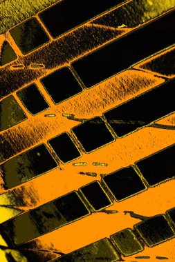 Kırmızı sarı ve siyah renkli kirli duvar, desenli arka plan.