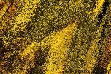 Kırmızı sarı ve siyah renkli kirli duvar, desenli arka plan.