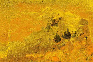 Kırmızı sarı ve siyah renkli kirli duvar, desenli arka plan.