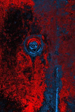 İnşaat duvarındaki eski vida. Beton duvarda demir cıvata.