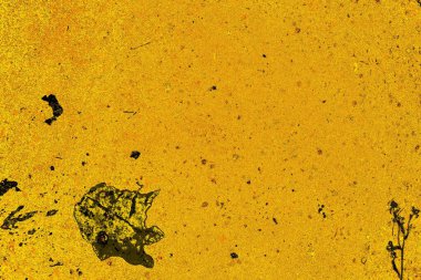 Kırmızı sarı ve siyah renkli kirli duvar, desenli arka plan.