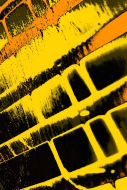 Kırmızı sarı ve siyah renkli kirli duvar, desenli arka plan.