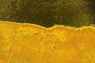 Kırmızı sarı ve siyah renkli kirli duvar, desenli arka plan.