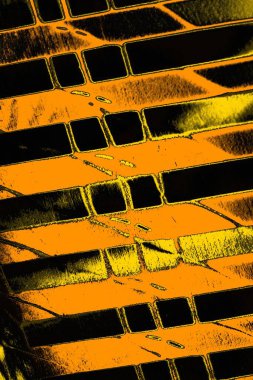 Kırmızı sarı ve siyah renkli kirli duvar, desenli arka plan.