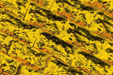 Kırmızı sarı ve siyah renkli kirli duvar, desenli arka plan.