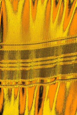 Kırmızı sarı ve siyah renkli kirli duvar, desenli arka plan.