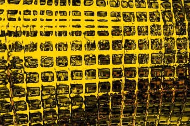 Kırmızı sarı ve siyah renkli kirli duvar, desenli arka plan.