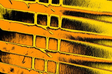 Kırmızı sarı ve siyah renkli kirli duvar, desenli arka plan.