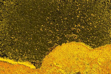 Kırmızı sarı ve siyah renkli kirli duvar, desenli arka plan.