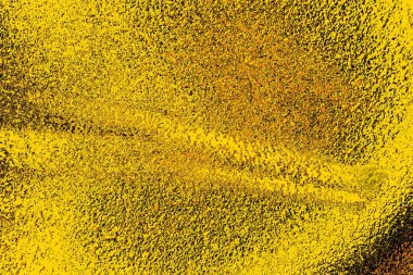 Kırmızı sarı ve siyah renkli kirli duvar, desenli arka plan.