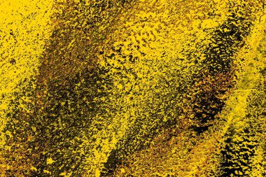 Kırmızı sarı ve siyah renkli kirli duvar, desenli arka plan.