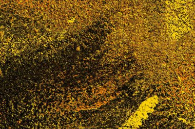 Kırmızı sarı ve siyah renkli kirli duvar, desenli arka plan.