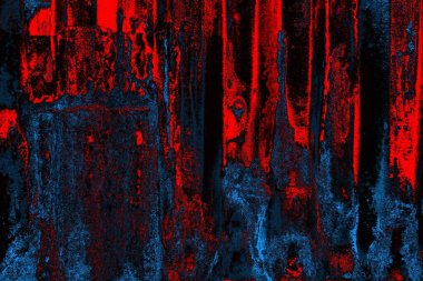 Oluklu metal levha çit görevi görüyor, dikey çizgilere yatay görünüm