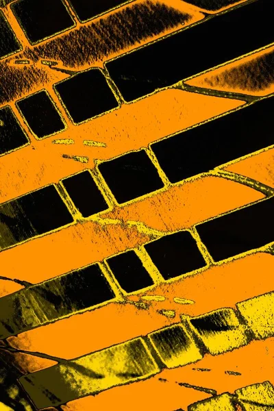 Kırmızı sarı ve siyah renkli kirli duvar, desenli arka plan.