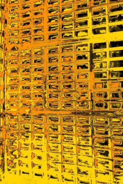 Kırmızı sarı ve siyah renkli kirli duvar, desenli arka plan.