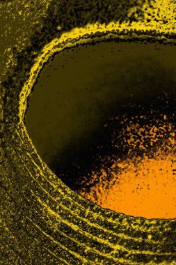 Kırmızı sarı ve siyah renkli kirli duvar, desenli arka plan.