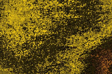 Kırmızı sarı ve siyah renkli kirli duvar, desenli arka plan.