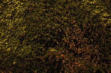 Kırmızı sarı ve siyah renkli kirli duvar, desenli arka plan.