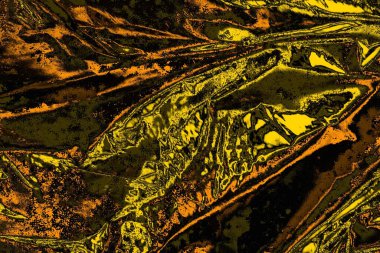 Kırmızı sarı ve siyah renkli kirli duvar, desenli arka plan.